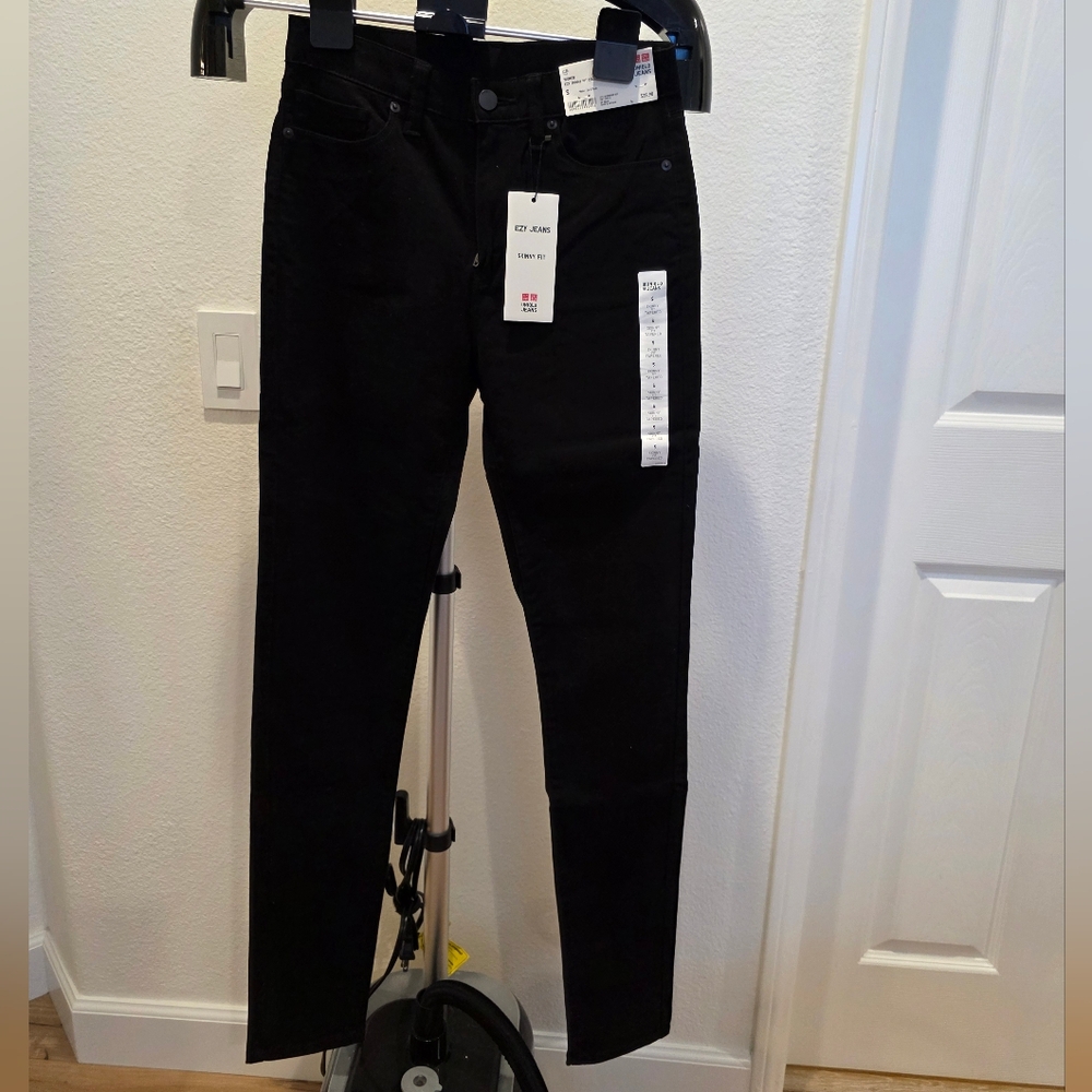 Uniqlo Women's Skinny Fit Tapered Leg Black Jeans